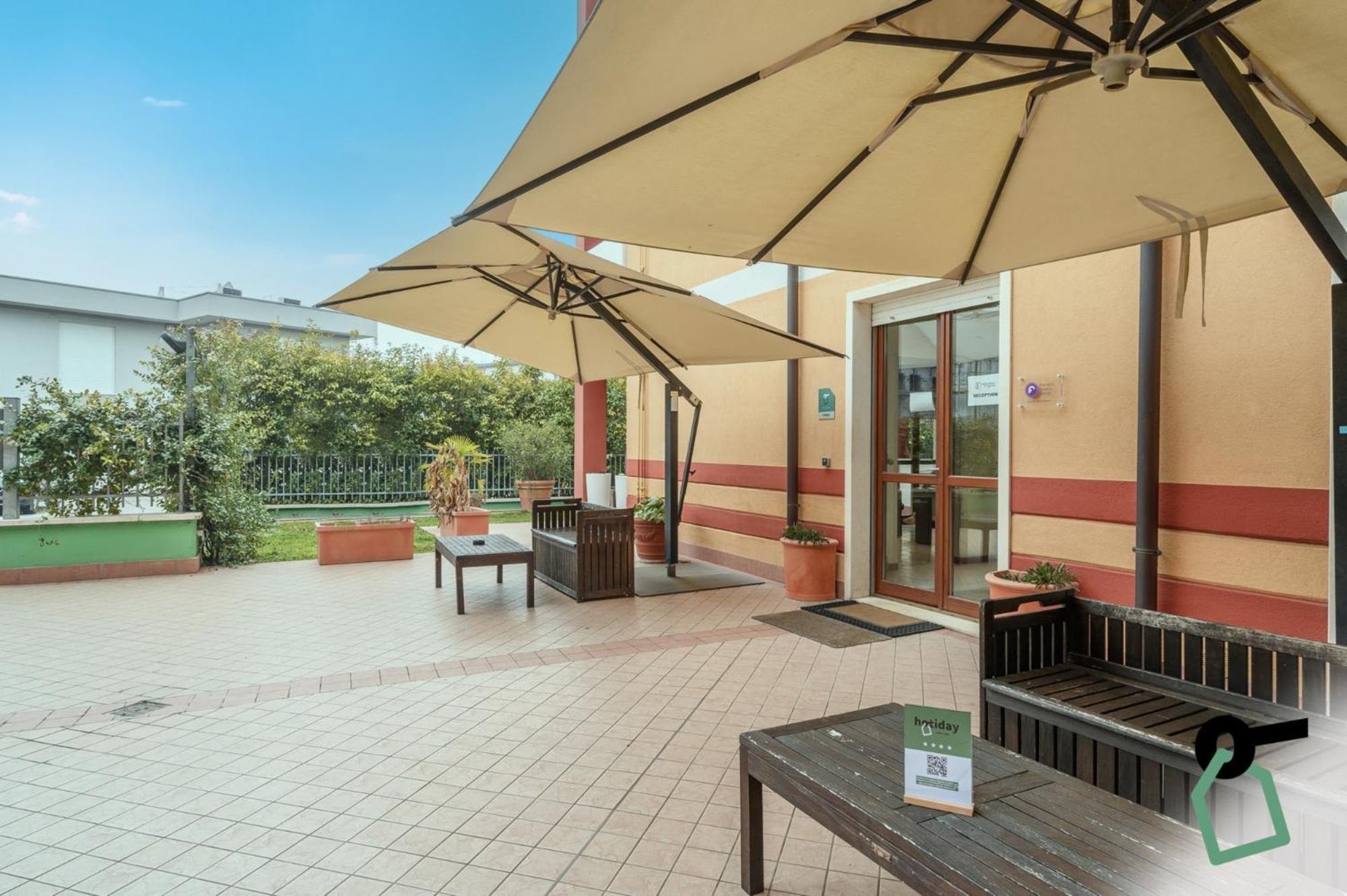 Hotiday Residence Garda Peschiera del Garda Bagian luar foto